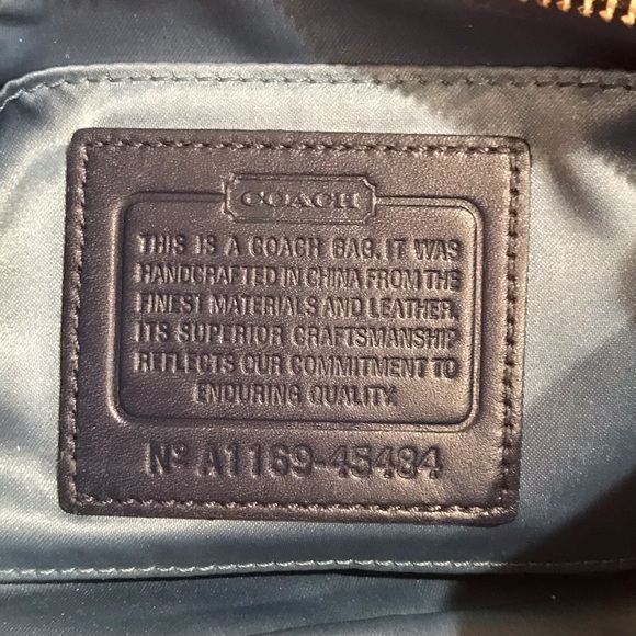 COACH Audrey Dark Blue Patent Leather Wristlet VGC - Picture 9 of 9